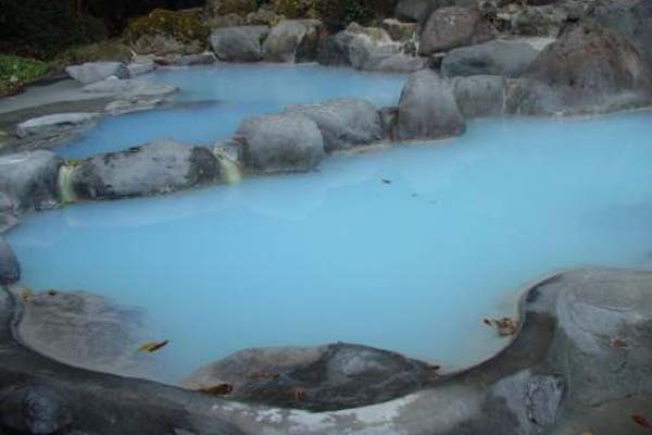 Japán vulkanikus gyógyfürdői az onsen fürdők