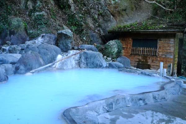 Japán vulkanikus gyógyfürdői az onsen fürdők