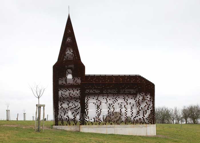 Átlátszó templom épült egy belga kisvárosban - szimbolikus üzenettel