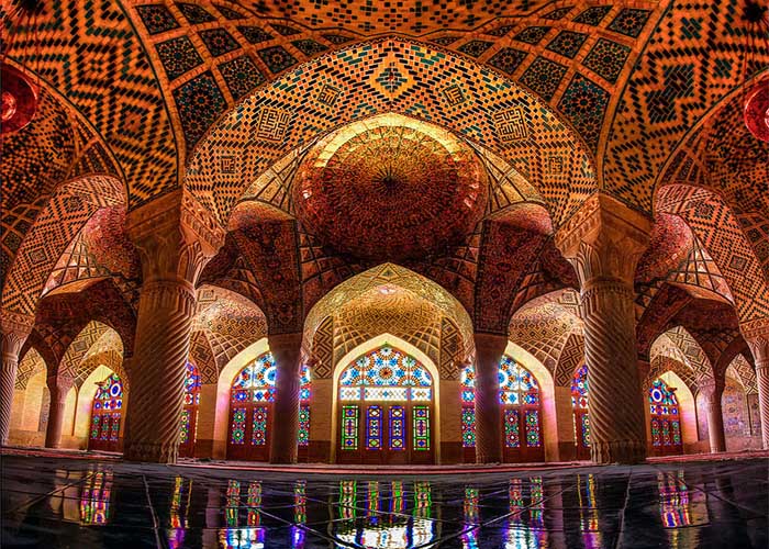 Az iráni Rózsaszín mecset – megelevenedik az ezeregy éjszaka mesés világa