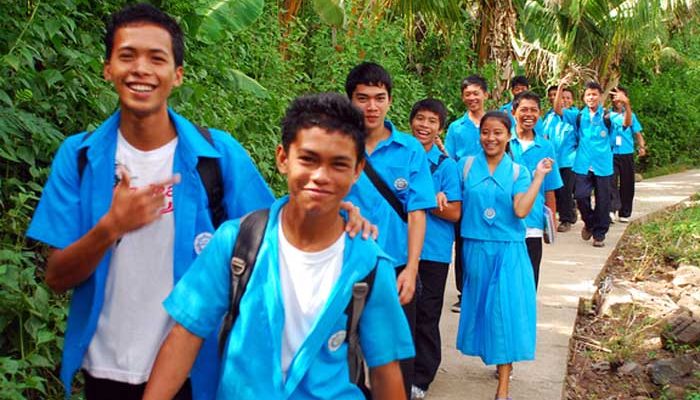 Minden diáknak 10 fát kell ültetni a Fülöp-szigeteken