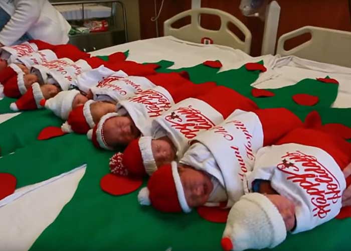 Mikulásruhába öltöztetik a csecsemőket egy texasi korházban