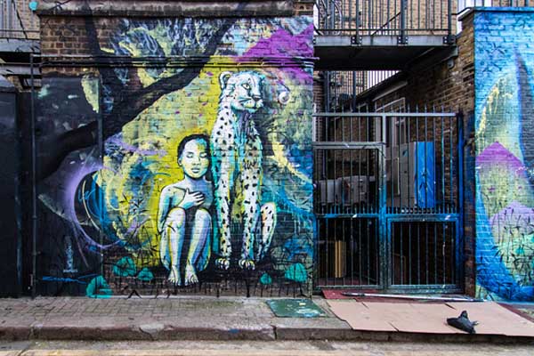„Nők a falon” graffiti sorozat